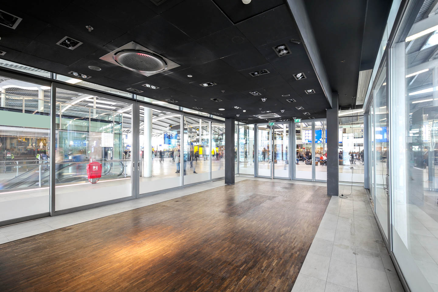 UTRECHT CENTRAAL STATION Storefront